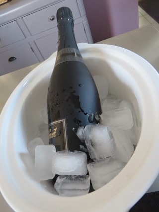 How To Quickly Chill Wine Or Champagne 006 (Mobile)