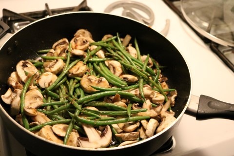 One Skillet Chicken And Green Beans Recipe 041 (Mobile)